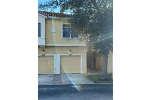 2890 Oakwater Dr, Kissimmee, FL 34747, Sold 12/23/21