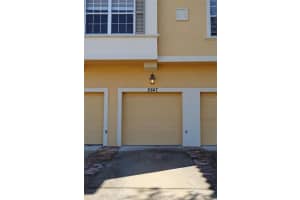 2847 Oakwater Dr, Kissimmee, FL 34747, Sold 06/17/22