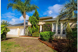 407 Grand Reserve Dr, Davenport, FL 33837, Sold 05/31/22