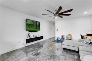 511 SANDSTONE ST, LAKELAND, FL 33809 Sold 10/06/22