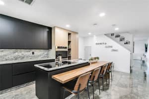 511 SANDSTONE ST, LAKELAND, FL 33809 Sold 10/06/22
