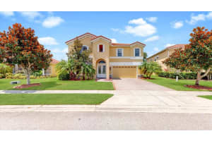3827 SHOREVIEW DR, KISSIMMEE, FL 34744 Sold 08/15/22
