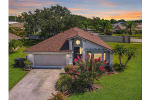 2656 N Horseshoe Bay Dr, Kissimmee, FL 34741, Sold 10/06/22