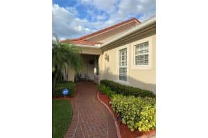 1751 LAUREL GLEN PLACE, LAKELAND, FL 33803 Sold 06/02/23