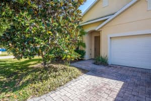 553 Lake Davenport Cir, Davenport, FL 33837, Sold 04/17/23