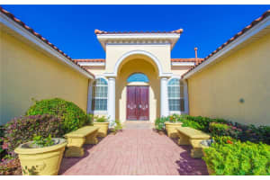 4911 KEENELAND CIRCLE, ORLANDO, FL 32819 Sold 05/24/23