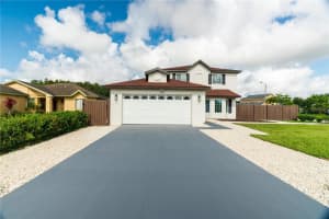 1002 APOPKA WOODS LANE, ORLANDO, FL 32824 Sold 07/13/23