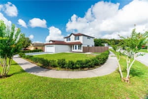 1002 APOPKA WOODS LANE, ORLANDO, FL 32824 Sold 07/13/23