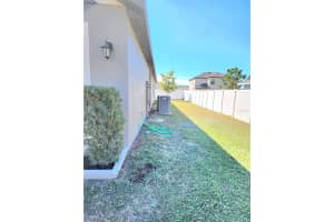 591 SIESTA KEY AVENUE, TAVARES, FL 32778 Sold 06/07/24