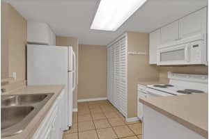 522 AUSTRALIAN WAY, DAVENPORT, FL 33897 Sold 02/09/24