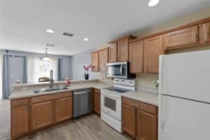564 CRESTING OAK CIRCLE, ORLANDO, FL 32824 Sold 07/31/24