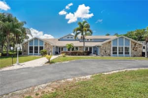 4900 MANOR HOUSE LANE, SAINT CLOUD, FL 34772 Sold 11/05/24