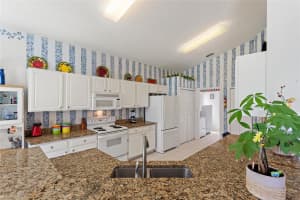 220 LEWIS DR, DAVENPORT, FL 33837 - MLS#MFRS5110226