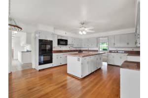 1232 LAKEVIEW DRIVE, EUSTIS, FL 32726 Sold 10/21/24