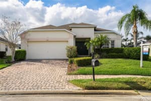 523 Balmoral Dr, DAVENPORT