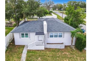 117 W Maple St, DAVENPORT