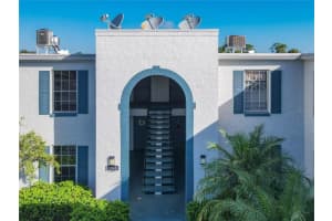 1048 PLANTATION DRIVE, KISSIMMEE, FL 34741 Sold 02/17/25