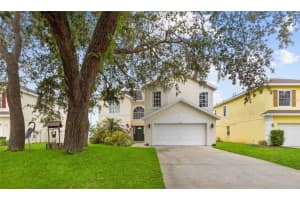 632 Pinewood Dr, DAVENPORT