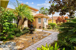 561 SIENNA DR, POINCIANA, FL 34759 Sold 07/11/25