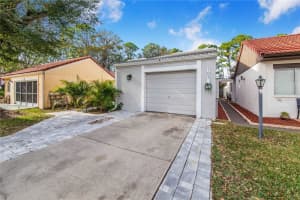 103 LAS FLORES, WINTER HAVEN, FL 33884 Sold 05/27/25