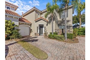 220 Brunello Dr, DAVENPORT