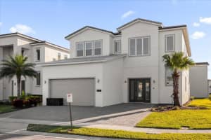 2137 Pine Oak Loop, DAVENPORT