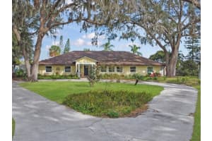 825 LAKE SHORE BOULEVARD, KISSIMMEE, FL 34744 Sold 06/30/25