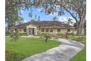 825 LAKE SHORE BOULEVARD, KISSIMMEE, FL 34744 Sold 06/30/25