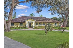 825 LAKE SHORE BOULEVARD, KISSIMMEE, FL 34744 Sold 06/30/25
