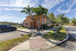 561 Las Fuentes Dr, KISSIMMEE
