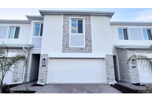 312 Nine Iron Dr, DAVENPORT
