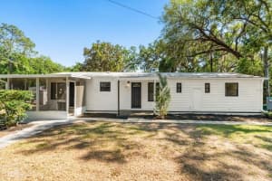 112 E Mcclendon St, LADY LAKE