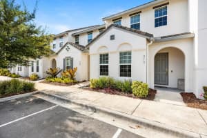 313 Captiva Dr, DAVENPORT