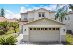 521 Rena Dr, DAVENPORT