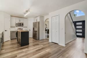 102 ROYALTY CIRCLE, SANFORD, FL 32771 Sold 11/14/25