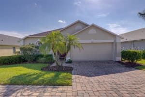 926 Balmoral Dr, DAVENPORT