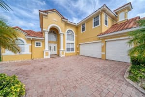 2333 PINEHURST COURT, DAVENPORT, FL 33837 - MLS#MFRS5127597