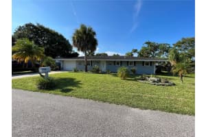 203 Parkwood Ln, EDGEWATER