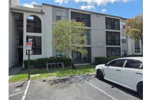 2030 CASCADES BOULEVARD, KISSIMMEE, FL 34741 Sold 08/11/25