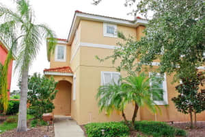 940 Las Fuentes Dr, KISSIMMEE