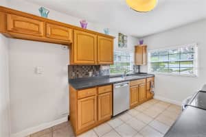 1332 LAKE ARIANA BOULEVARD, AUBURNDALE, FL 33823 Sold 09/02/25