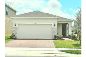 1686 Swan Swim Dr, DAVENPORT