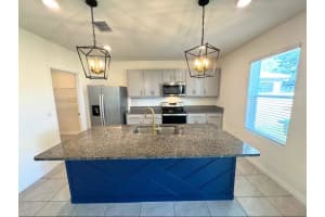 11327 Amber Ridge Dr Zellwood, FL 32798 - Off Market