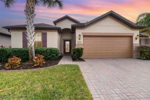 672 Cordoba Dr, DAVENPORT