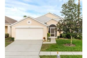 1032 Bloomingdale Dr, DAVENPORT