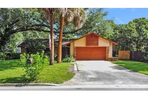 1681 Overlook Rd, LONGWOOD
