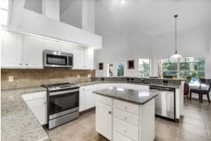 10324 POINTVIEW COURT, ORLANDO, FL 32836 - MLS#MFRS5132679