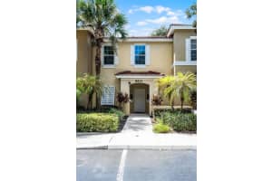 8534 CRYSTAL COVE LOOP, KISSIMMEE, FL 34747 - MLS#MFRS5132749