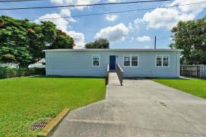 1921 JERSEY AVENUE, ST CLOUD, FL 34769 Sold 10/30/25