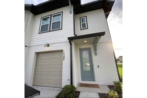 1546 Discovery St, DAVENPORT